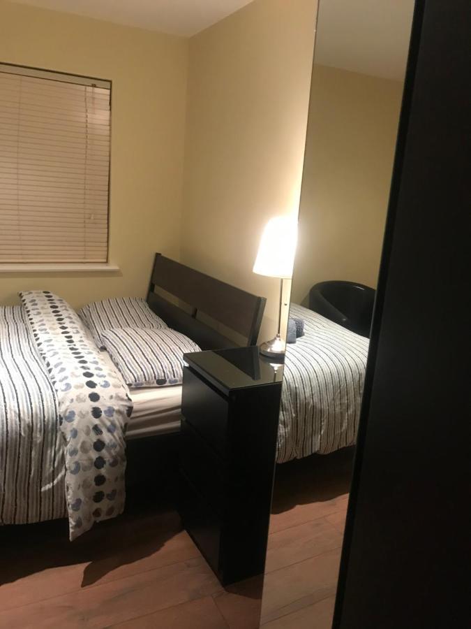 Studio-1-Staines/Heathrow/London-Own Entrance Extérieur photo