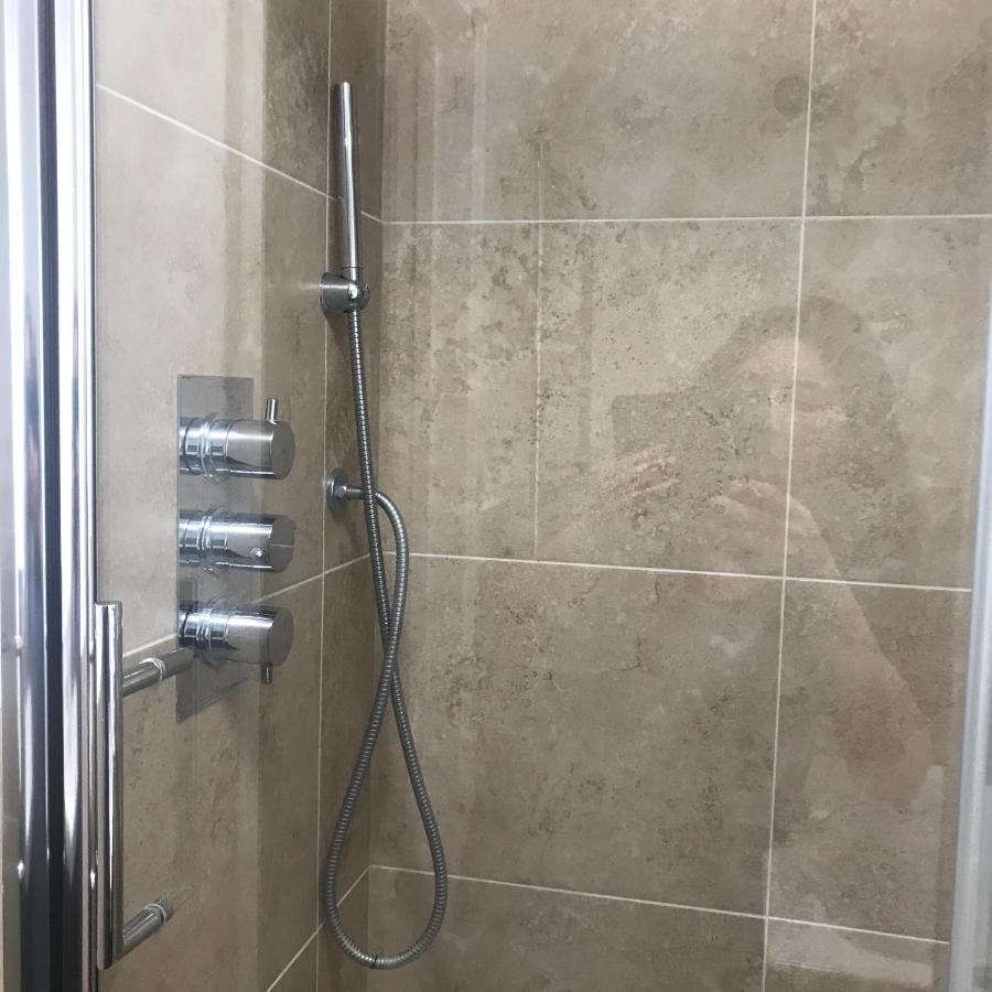 Studio-1-Staines/Heathrow/London-Own Entrance Extérieur photo