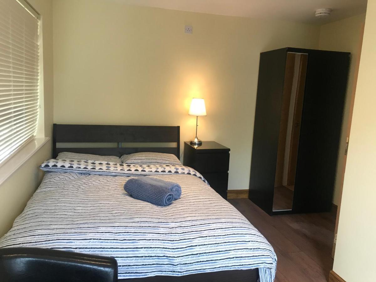 Studio-1-Staines/Heathrow/London-Own Entrance Extérieur photo