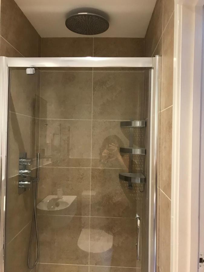 Studio-1-Staines/Heathrow/London-Own Entrance Extérieur photo