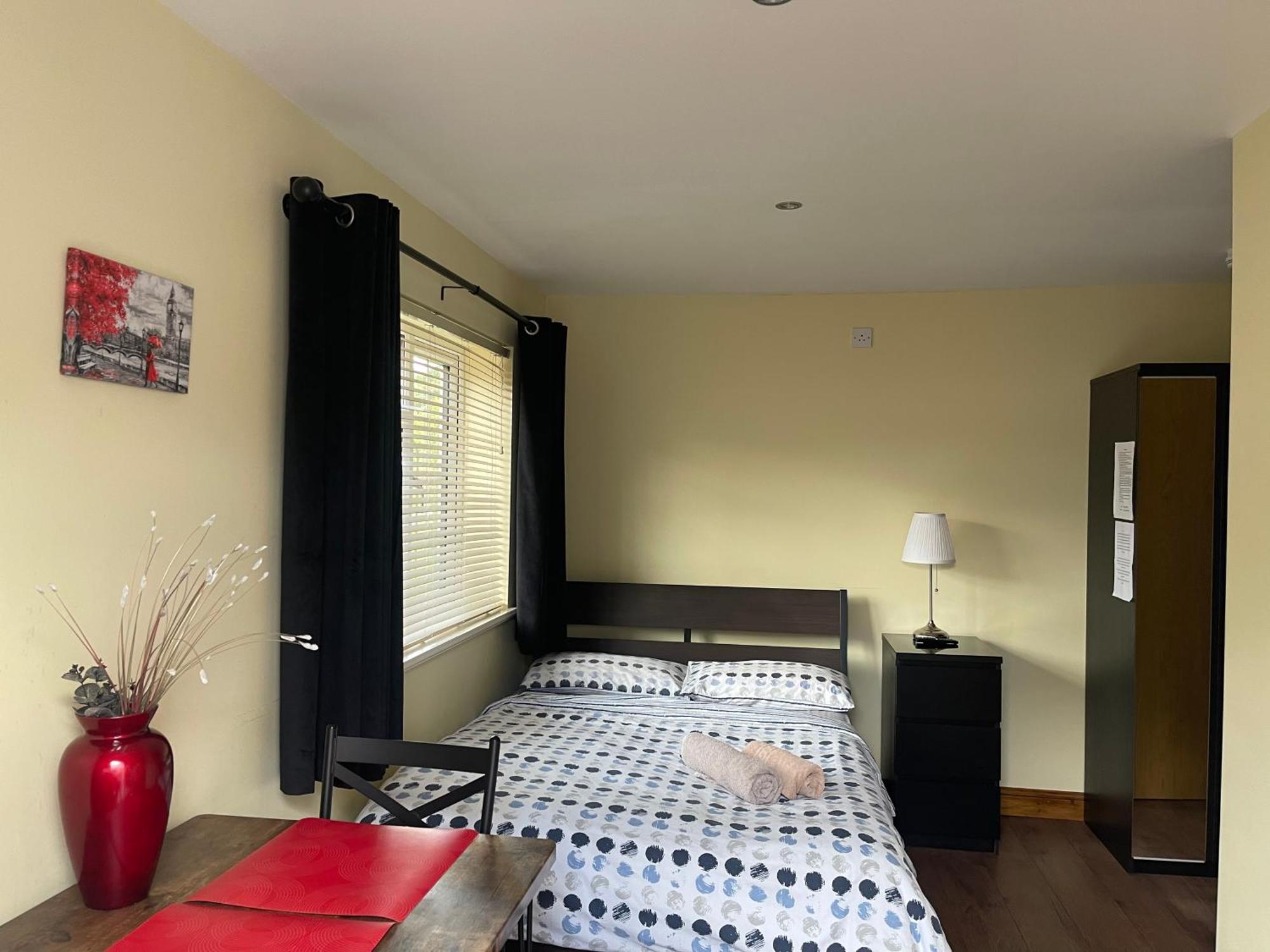 Studio-1-Staines/Heathrow/London-Own Entrance Extérieur photo